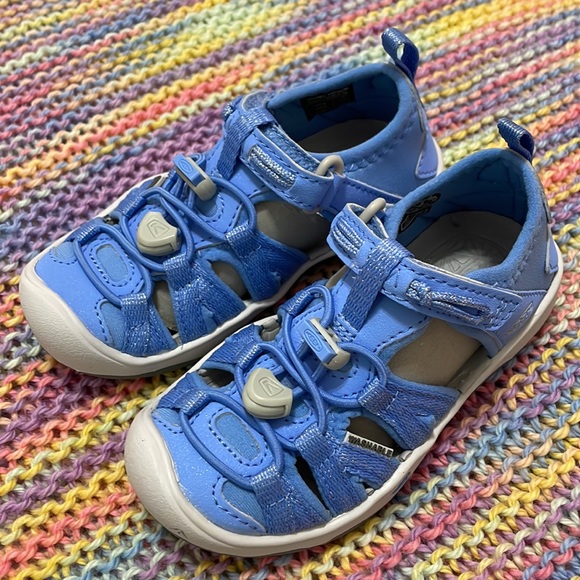 KEEN NWT toddler girl size 8 blue shimmer Moxie sandals with velcro strap. - Picture 3 of 9
